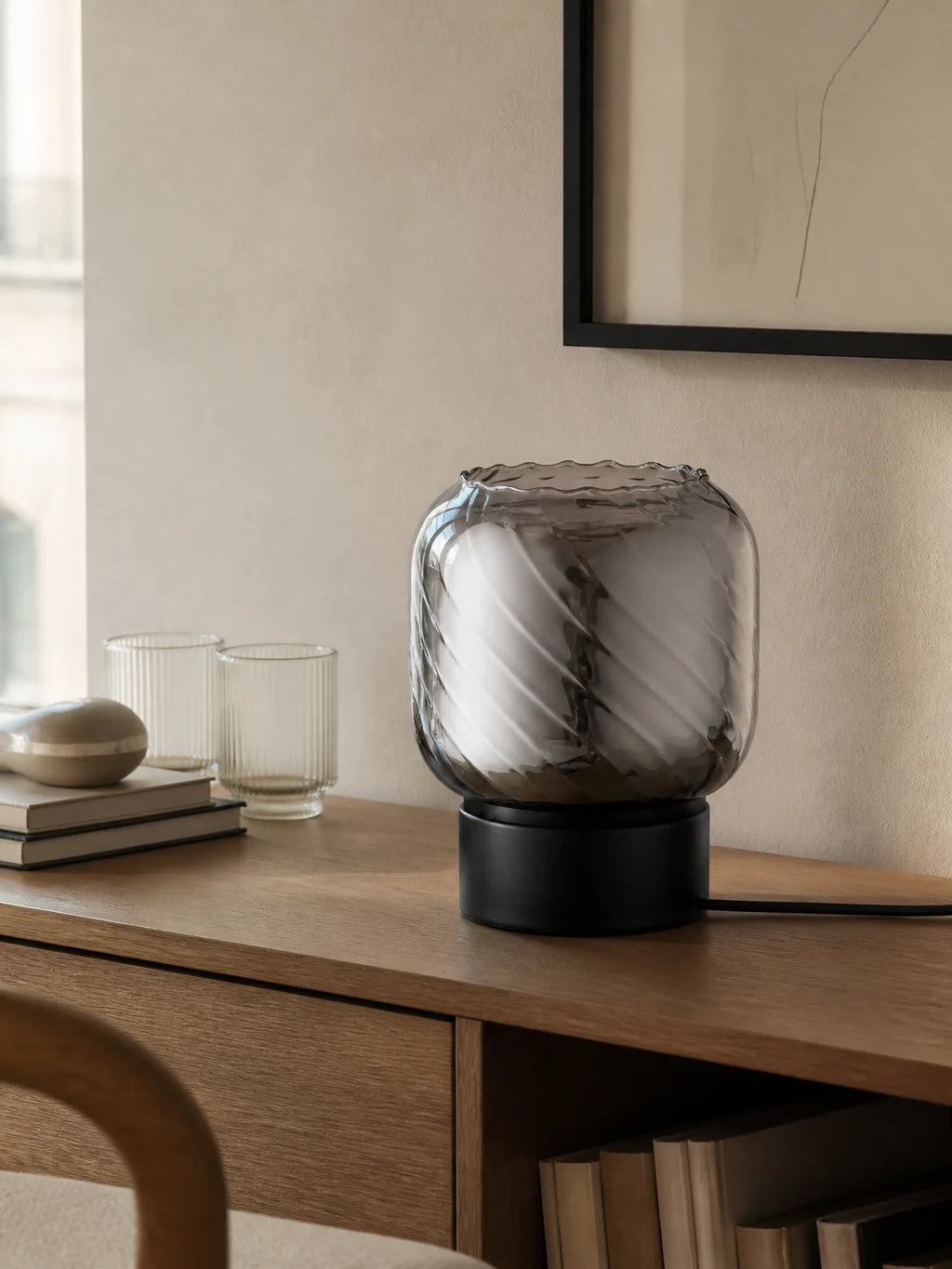 La Brume — Lampe à poser en verre fumé torsadé