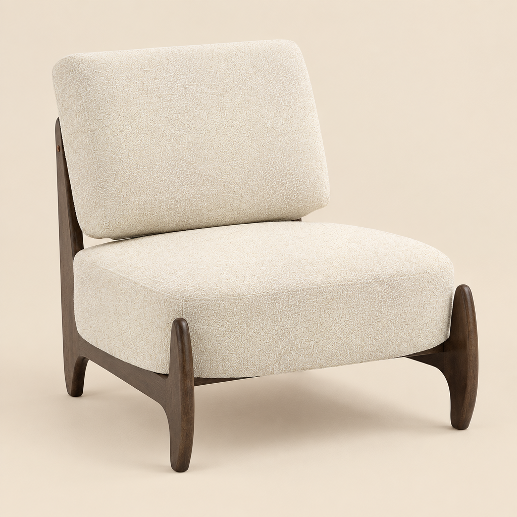 La Causeuse — Fauteuil lounge en chenille crème et bois foncé